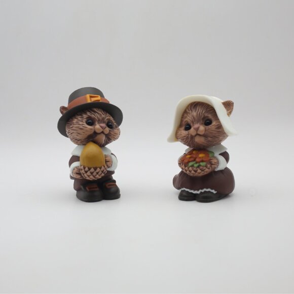 Vintage Hallmark pilgrim chipmunk salt and pepper shakers - Picture 2 of 8